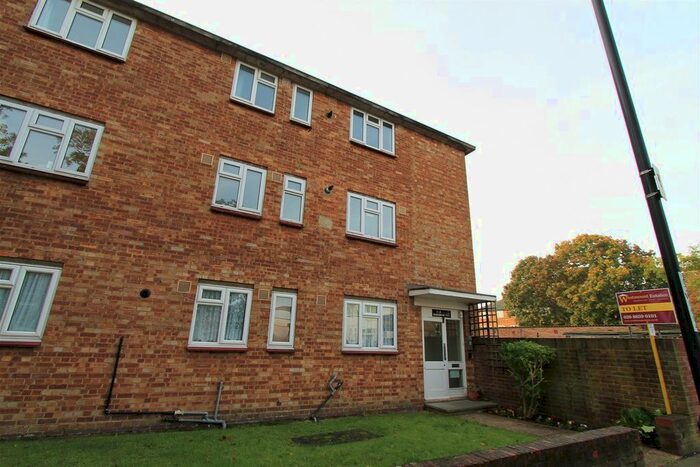 2 Bedroom Flat To Rent In Glenure Road, London, SE9