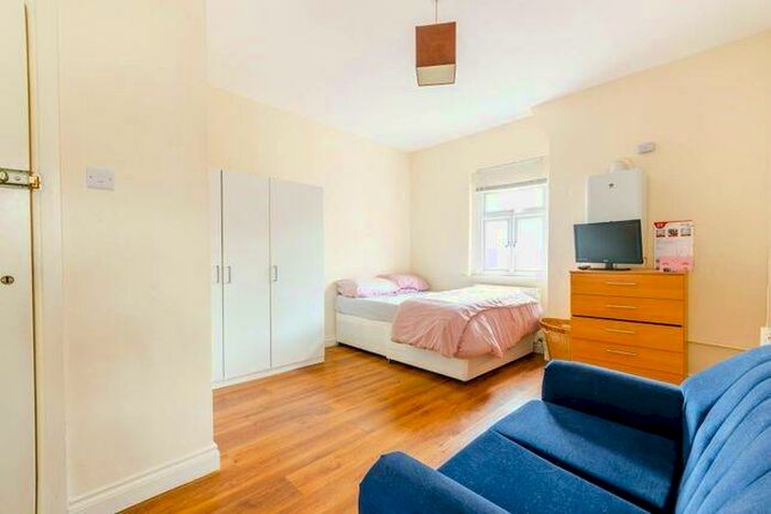 Studio To Rent In Mount View Road, London, N4