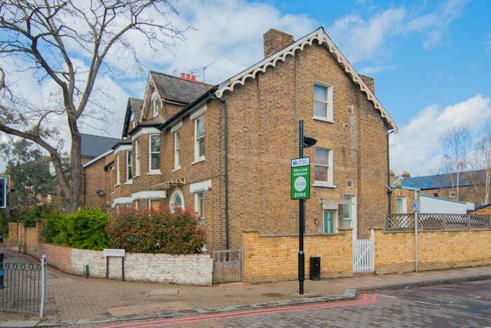 2 Bedroom Flat To Rent In Mortlake Road, Richmond, TW9