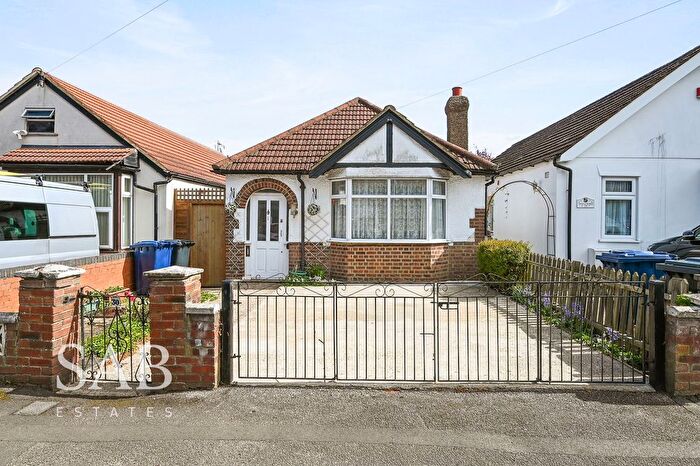 2 Bedroom Bungalow For Sale In Millet Road, Greenford, UB6