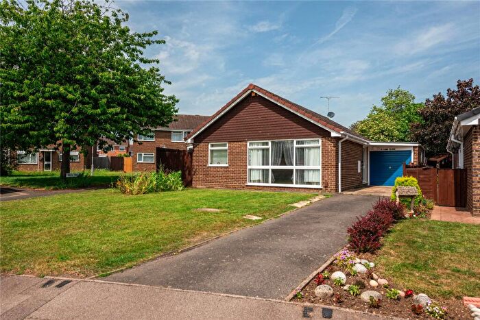 2 Bedroom Bungalow For Sale In Lamb Close, Newport Pagnell, Buckinghamshire, MK16