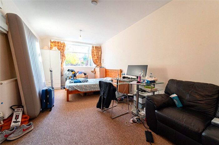1 Bedroom Flat To Rent In Oakfield Road, Selly Oak, Birmingham, West Midlands, B29