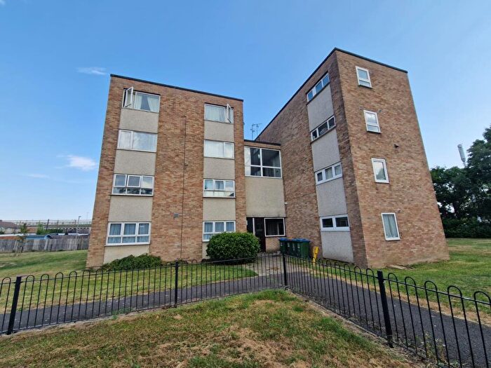 2 Bedroom Flat To Rent In Mitcham Walk, Aylesbury, HP19