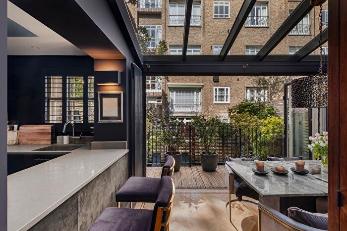 3 Bedroom Mews For Sale In Eaton Mews West, London, SW1W