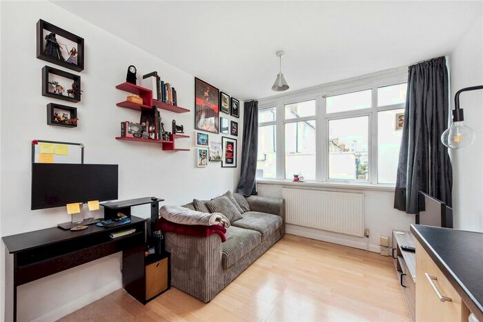 1 Bedroom Flat To Rent In Green Lanes, London, N16