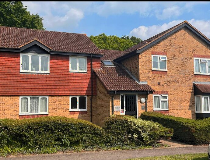 1 Bedroom Flat To Rent In Canterbury Court, Southwater, RH13