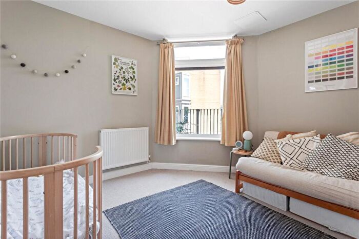 2 Bedroom Apartment For Sale In Martello Street, London, E8 - Photo 5
