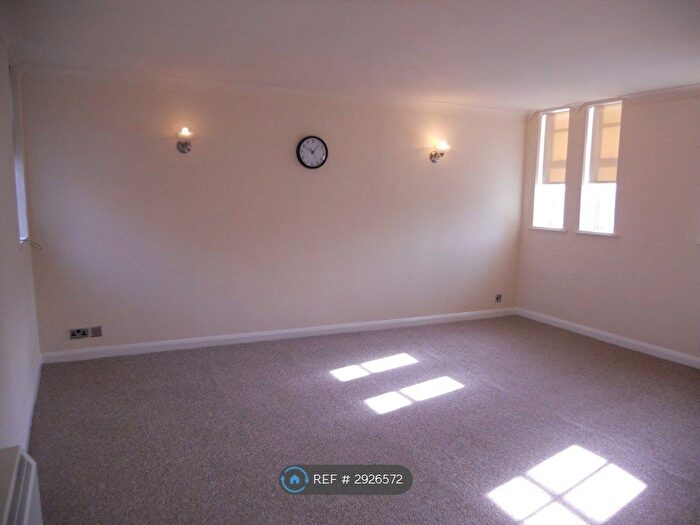 Studio To Rent In Mayfair Court, Sheffield, S3