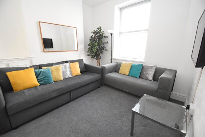 6 Bedroom House To Rent In Minny Street, Cathays, Cardiff, CF24