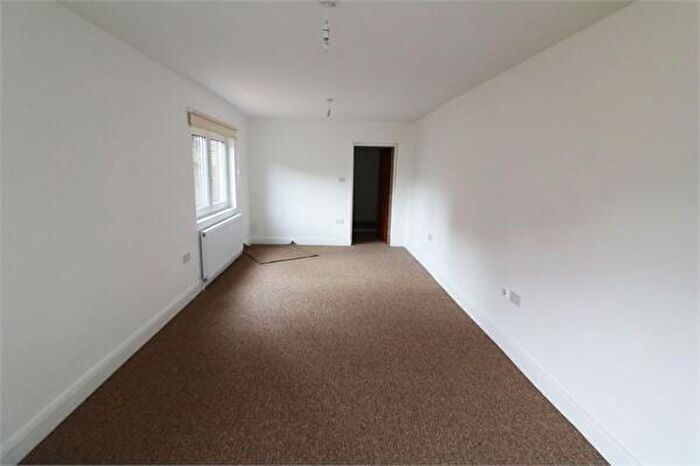 2 Bedroom Apartment To Rent In Turners Hill, Cheshunt, EN8
