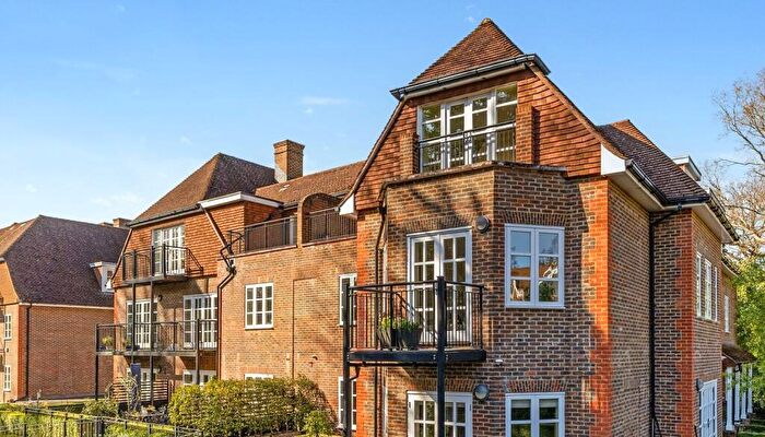 2 Bedroom Flat For Sale In Cross Road, Ascot, SL5