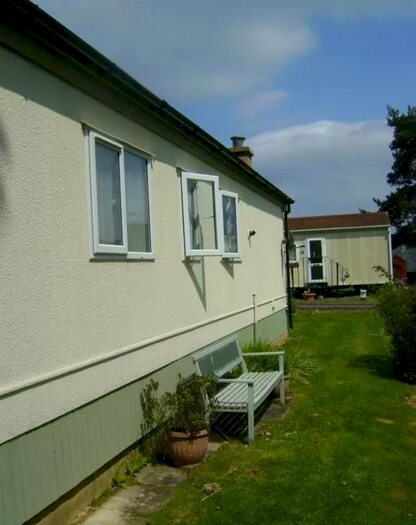 1 Bedroom Bungalow For Sale In St. Brelades Court, Crouch House Road, Edenbridge, TN8