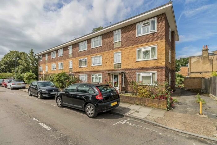 1 Bedroom Flat To Rent In Chelsea Close, Hampton Hill, Hampton, TW12