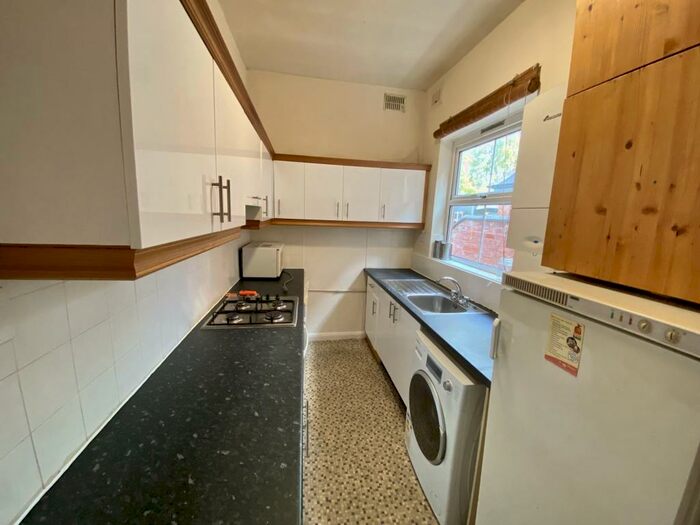 4 Bedroom Terraced House To Rent In Clarendon Park Road, Leicester, LE2