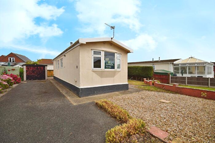 2 Bedroom Park Home For Sale In Kingfisher Drive, Skegness, PE25