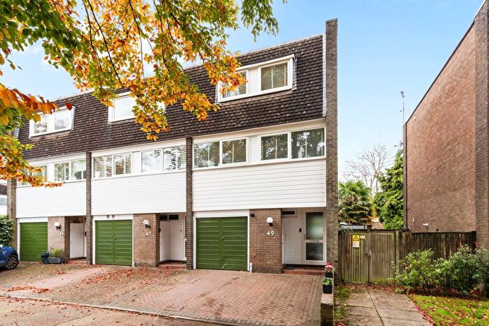 3 Bedroom End Of Terrace House For Sale In Ashleigh Road, Horsham, RH12