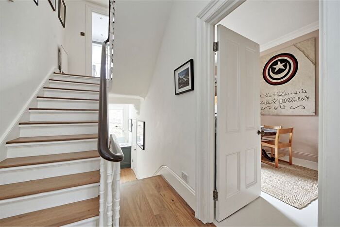 3 Bedroom Flat To Rent In St Michael's Gardens, W10