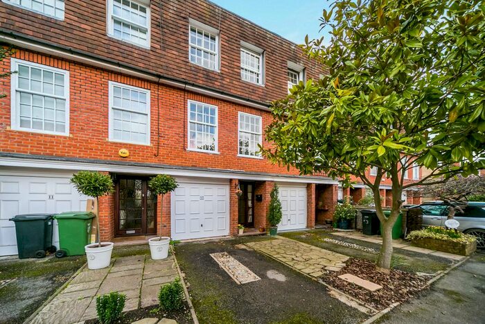 3 Bedroom Town House To Rent In Queen Close, Henley-On-Thames, RG9