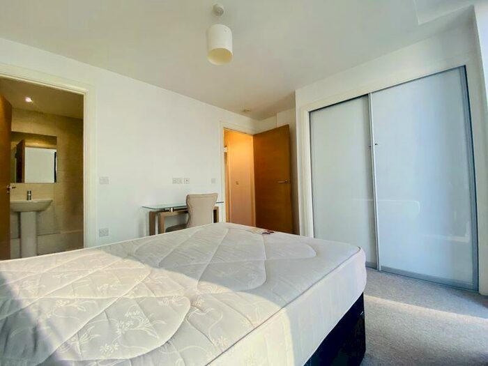 2 Bedroom Apartment To Rent In Mann Island, Liverpool, L3