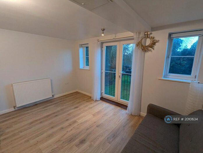 2 Bedroom Flat To Rent In Oak Tree Court, Southampton, SO16