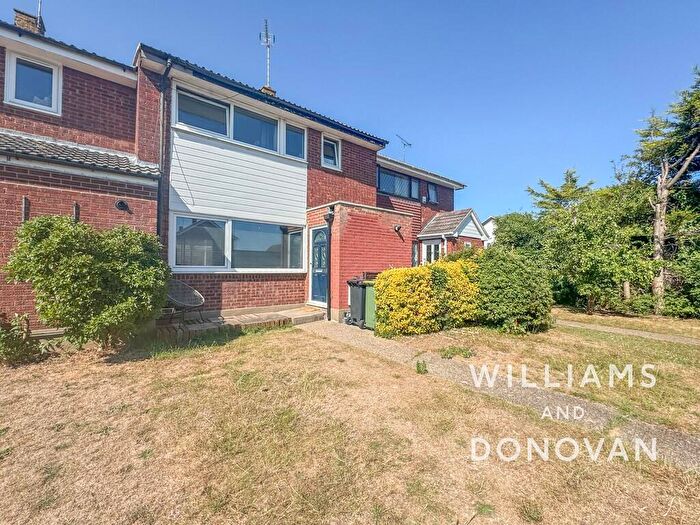 3 Bedroom Terraced House For Sale In Birch Close, Canewdon, Rochford, SS4