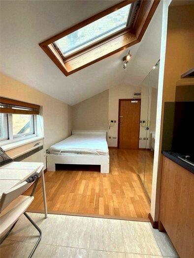 Studio To Rent In Foulden Road, Stoke Newington, London, N16