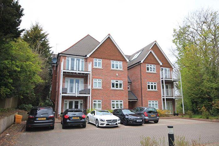 2 Bedroom Flat To Rent In Hillview, Caterham, CR3