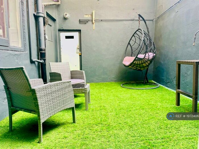 2 Bedroom Flat To Rent In Basement With Pole, Brighton, BN1