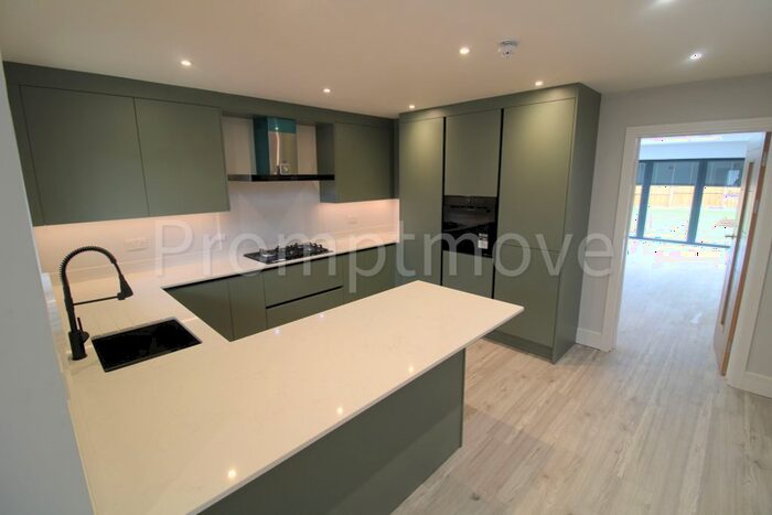 3 Bedroom Property To Rent In The Pleasance, Harpenden, AL5
