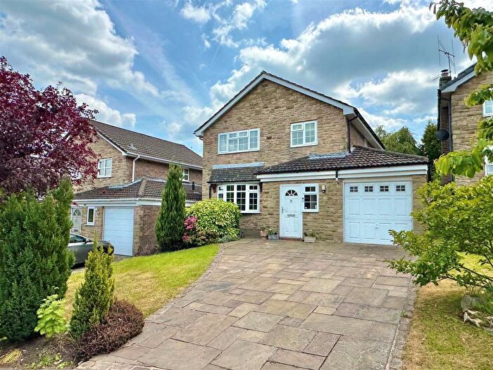 4 Bedroom Detached House For Sale In Meadowfield, Whaley Bridge, High Peak, SK23