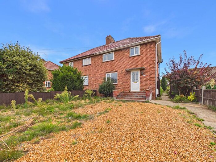 3 Bedroom Semi-Detached House For Sale In St Winnold Close, Downham Market, PE38