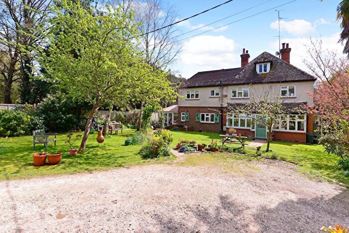 4 Bedroom Semi-detached House For Sale In Knowle Lane, Cranleigh, GU6