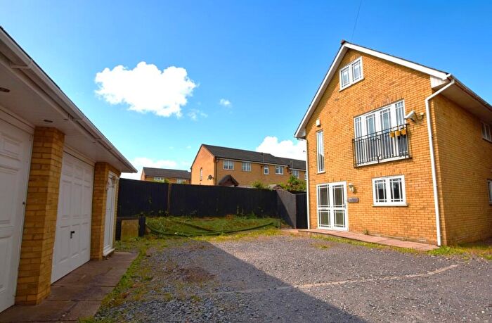 4 Bedroom Detached House For Sale In Noak Hill Road, Basildon, SS15