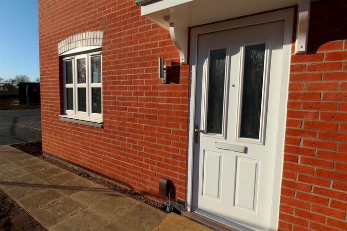 3 Bedroom Semi-Detached House To Rent In Swift Drive, Middlebeck, Newark, NG24