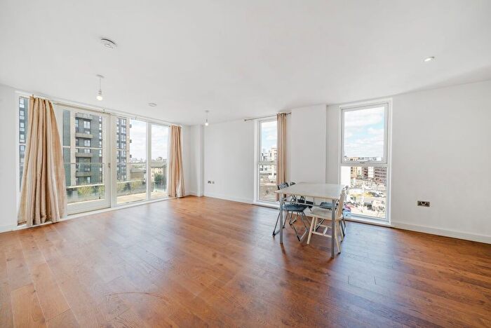 3 Bedroom Flat To Rent In Norman Road, London, SE10