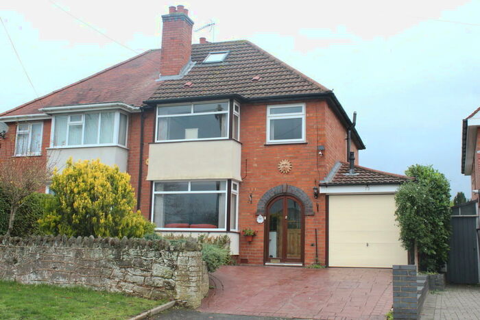 3 Bedroom Semi-Detached House To Rent In Cornyx Lane, Solihull, B91