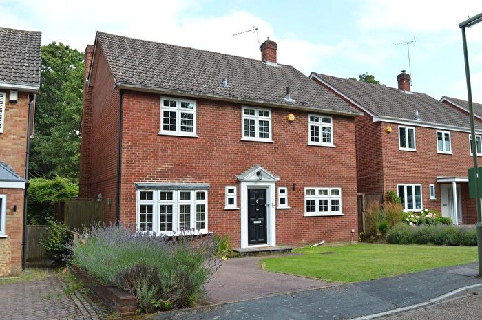 4 Bedroom Detached House For Sale In Firlands, Weybridge, KT13