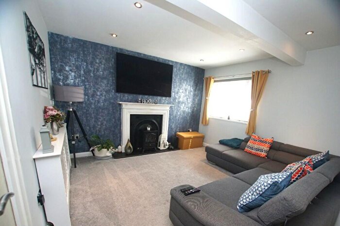 3 Bedroom Mews To Rent In **Parking** Turnlee Drive, Glossop, SK13