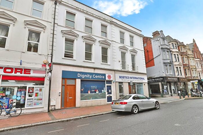 3 Bedroom Flat For Sale In Old Christchurch Road, Bournemouth, Dorset, BH1