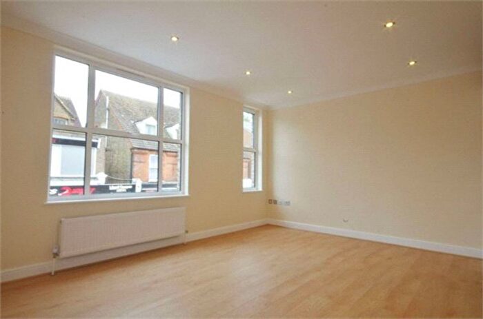 2 Bedroom Flat To Rent In Queens Road, Watford, WD17