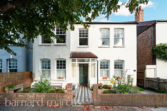 3 Bedroom Maisonette For Sale In Connaught Avenue, East Sheen, London, SW14