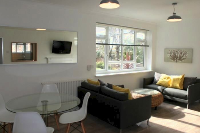 3 Bedroom Flat To Rent In Abbott House, Nightingale Lane, London SW12