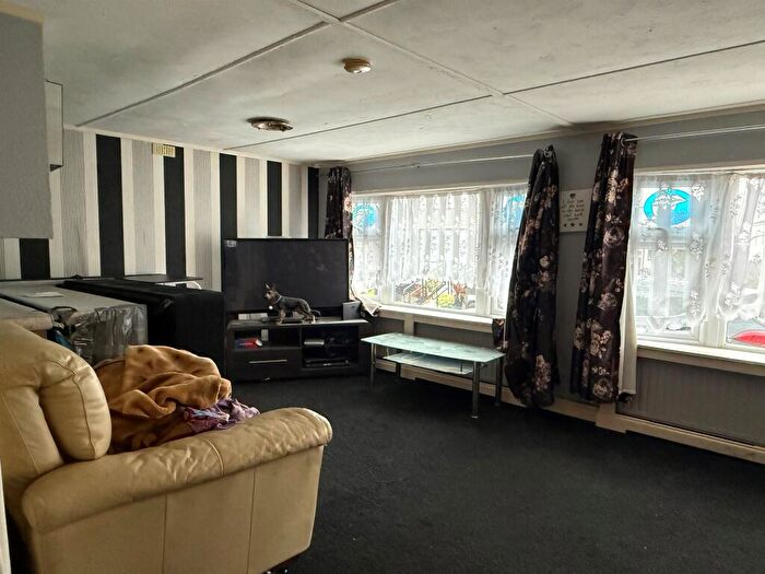 2 Bedroom Park Home For Sale In Dunton Mobile Home Park, Dunton, Brentwood, CM13