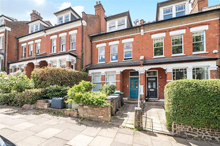 2 Bedroom Flat For Sale In Hillfield Avenue, London, N8