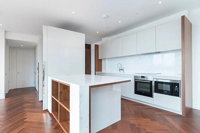 2 Bedroom Flat To Rent In New Union Square, London, SW11