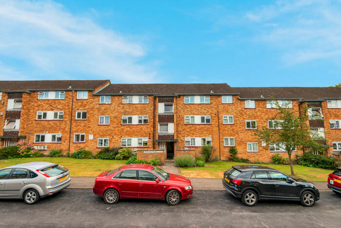 2 Bedroom Flat To Rent In Rodwell Close, Ruislip, Middlesex, HA4