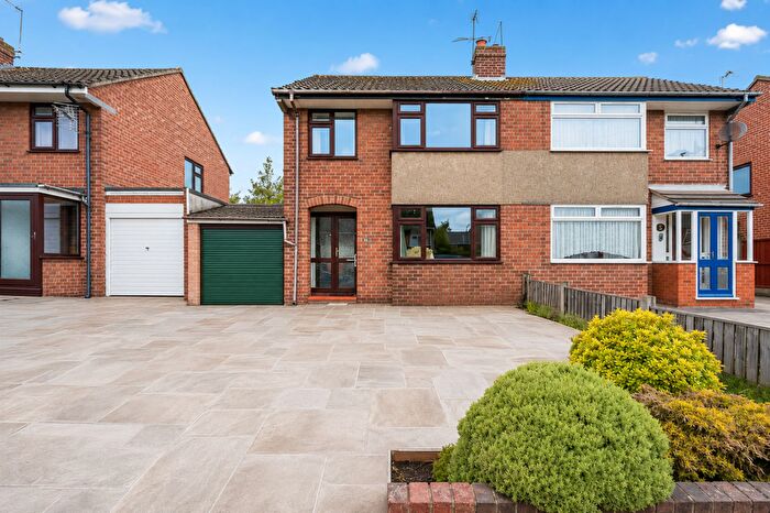 3 Bedroom Semi-Detached House For Sale In Marians Drive, Ormskirk, L39