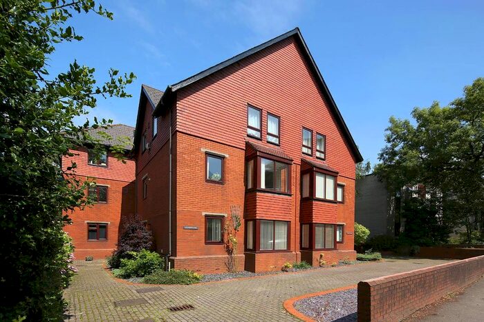 1 Bedroom Flat To Rent In Cardiff Road, Llandaff, Cardiff, CF5