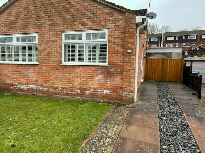 2 Bedroom Bungalow To Rent In Crane Close, Warwick, Warwickshire, CV34