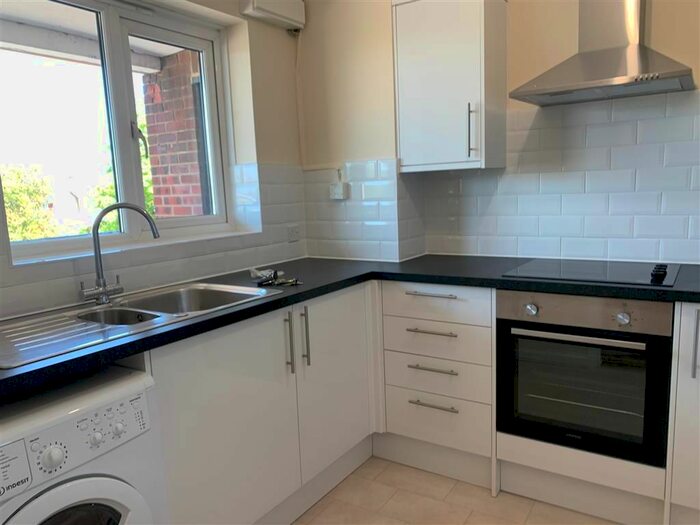 2 Bedroom Flat To Rent In Elm Farm Road, Aylesbury, HP21